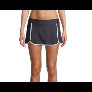 Free Country stretch dark gray and white skort